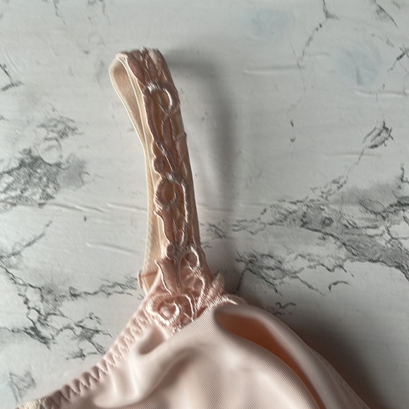 SIMONE PERELE PINK BRA. WITH LACE ON STRAPS NWT BRA SIZE 38E - Picture 2 of 7